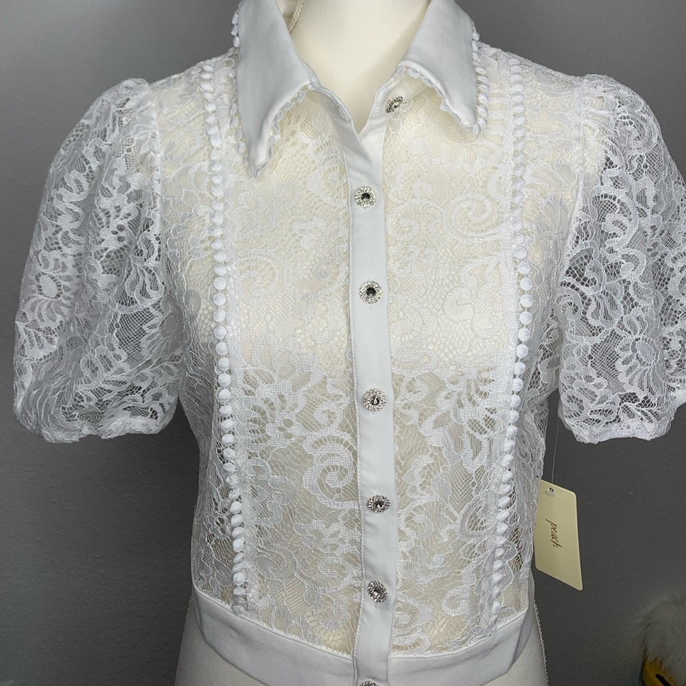 ✨ Lace Rhinestone Button Top ✨ - Picture 7 of 9